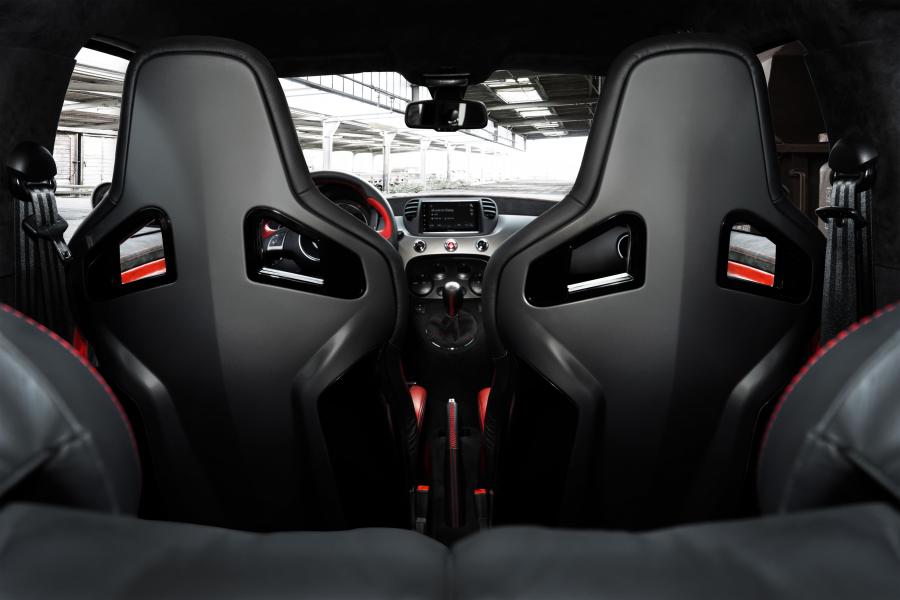 Интерьер Abarth 500 Ares by Pogea Racing 2017 года  (фото 11 из 24)